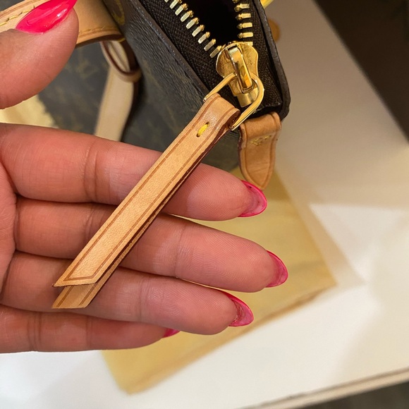 Like new Louis Vuitton Tuileries tote - Picture 7 of 10